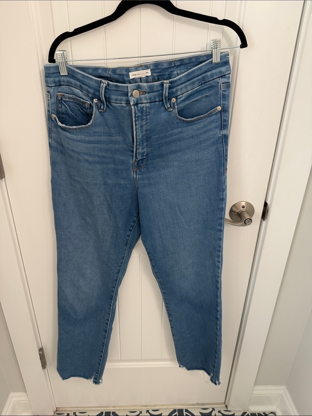 Like New Good American Light Blue Cropped Ankle Jeans